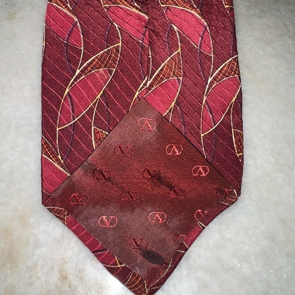 Valentino Red Leaf Patterned Embossed Men's Tie - Picture 5 of 8